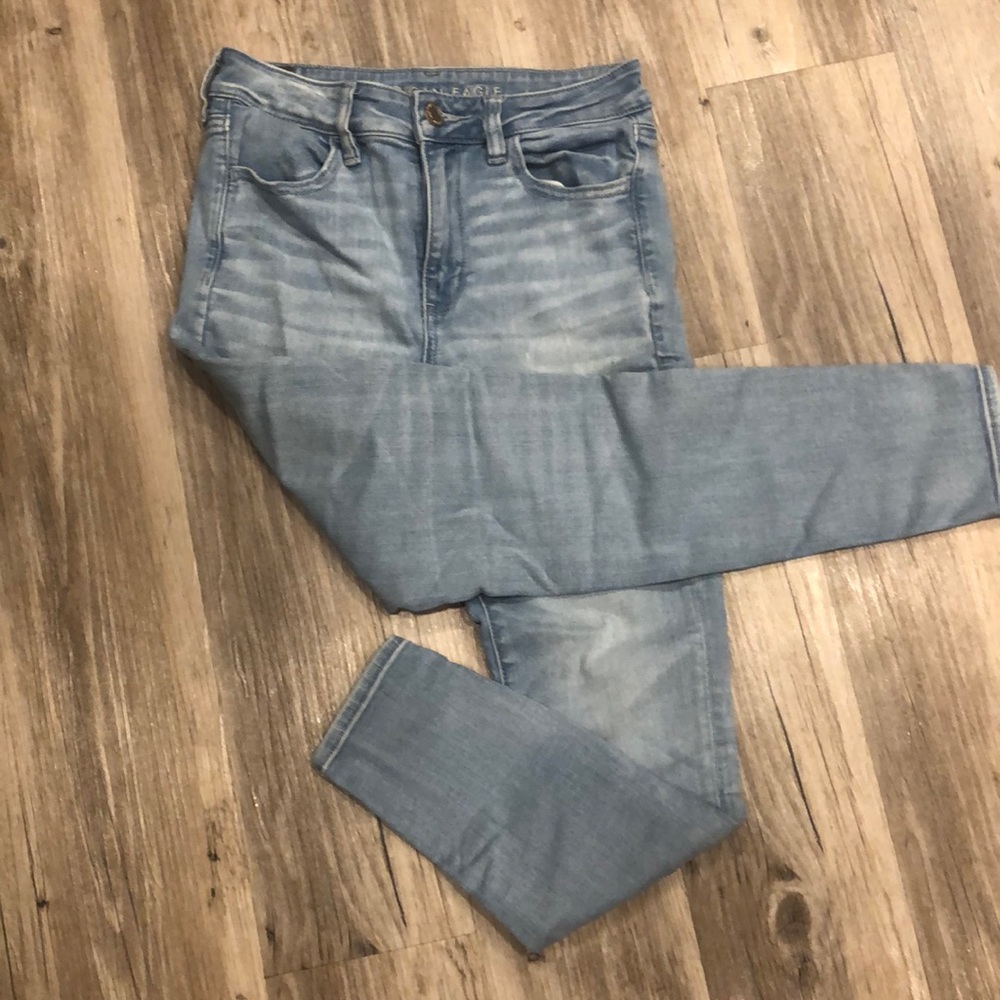 American Eagle light wash jeans size 6 short